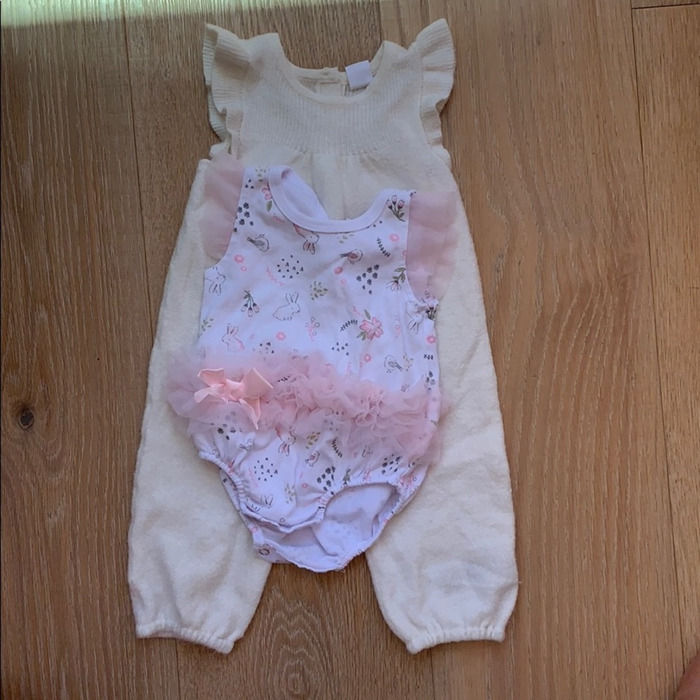 Short sleeve baby onesies